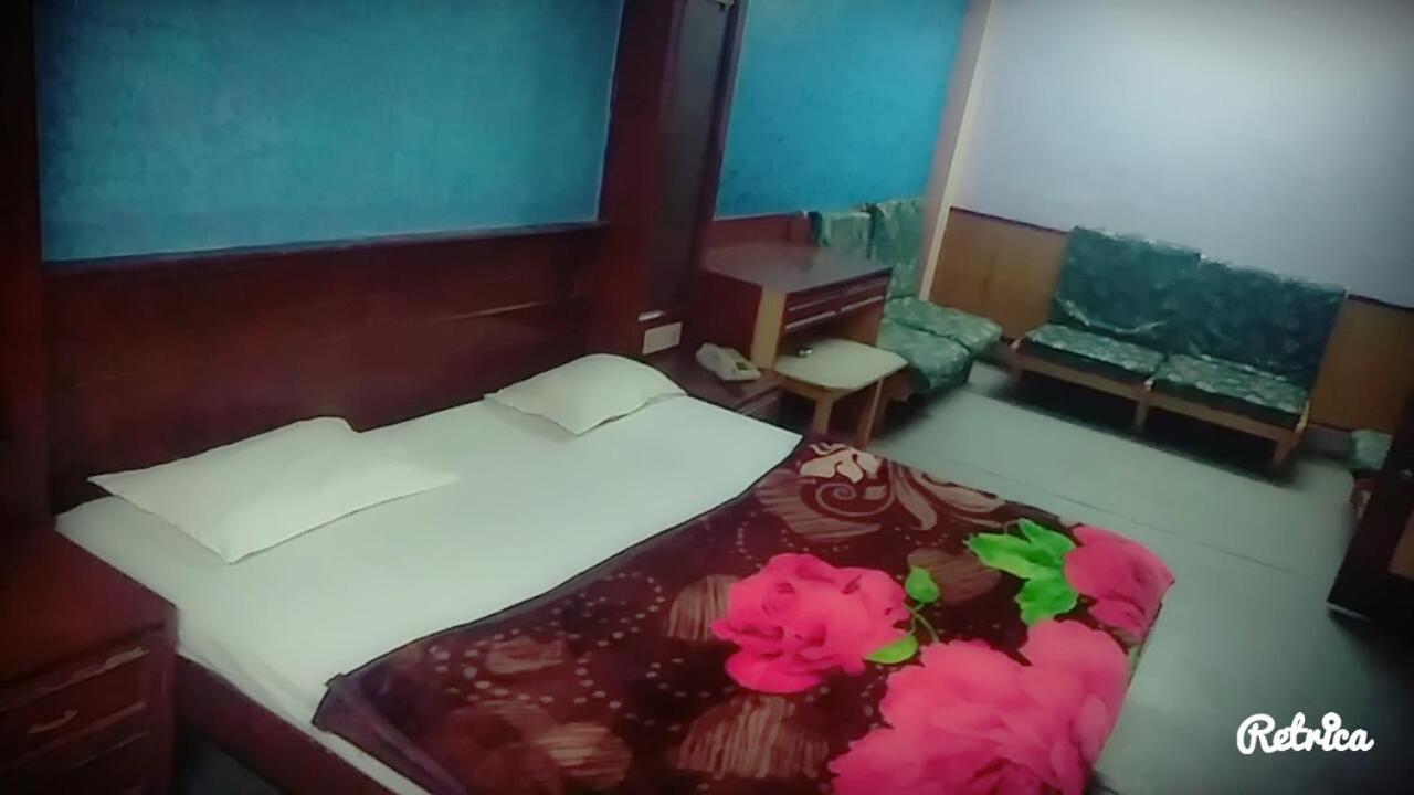 New Crown Hotel Indore Buitenkant foto