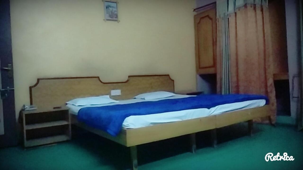 New Crown Hotel Indore Buitenkant foto