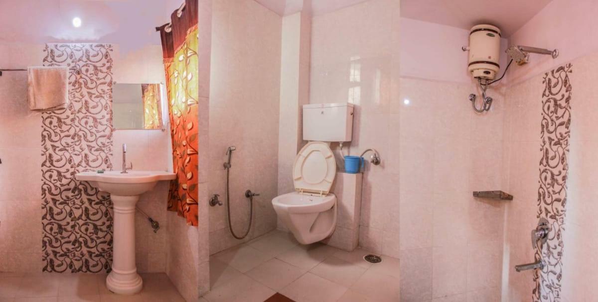New Crown Hotel Indore Buitenkant foto